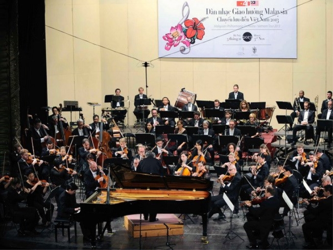 Dàn nhạc giao hưởng Malaysian Philharmonic biểu diễn tại Hà Nội năm 2013. (Ảnh: TTXVN)